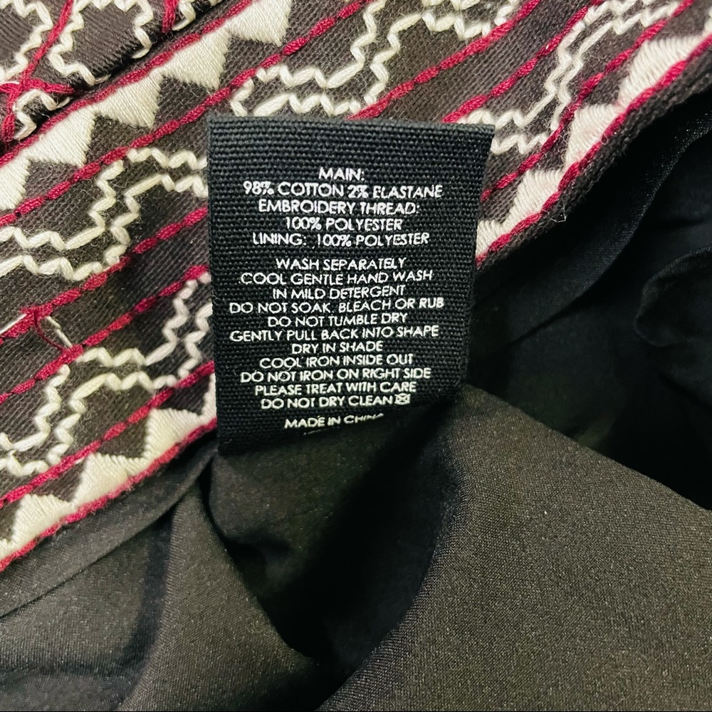 Decjuba. Geometric Embroidered Mini Skirt. Size 10 - Picture 8 of 8